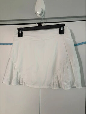 Under Armour HeatGear Tennis Skort Womens Small White Mesh Pleated Ruffle Golf